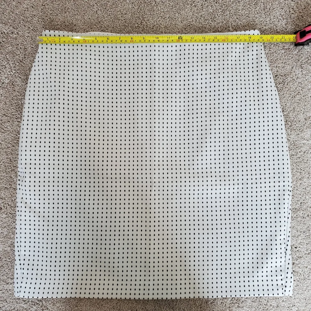 Express Women's Pencil Skirt, White/Black (Size 18) - Picture 7 of 7